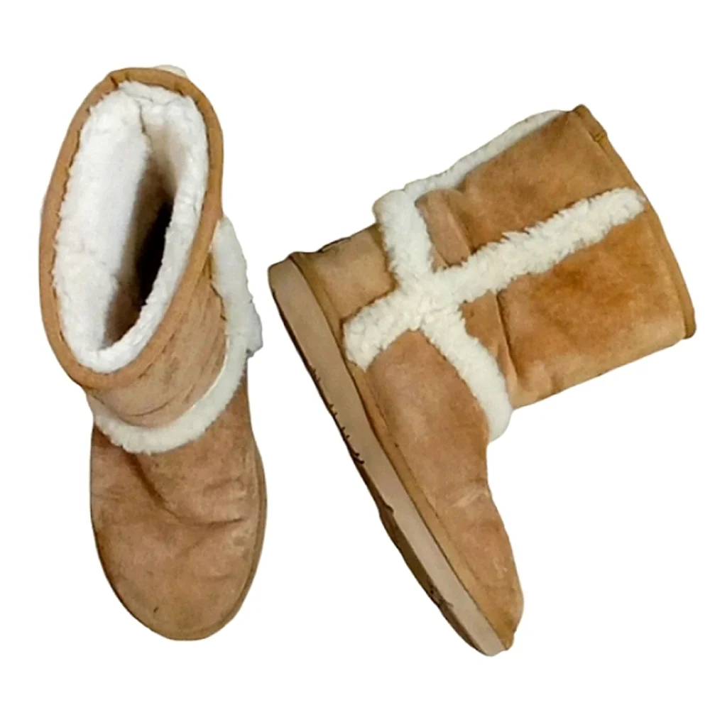 UGG Carter Chestnut Suede Boots Exposed Sheepskin Trim Size 6